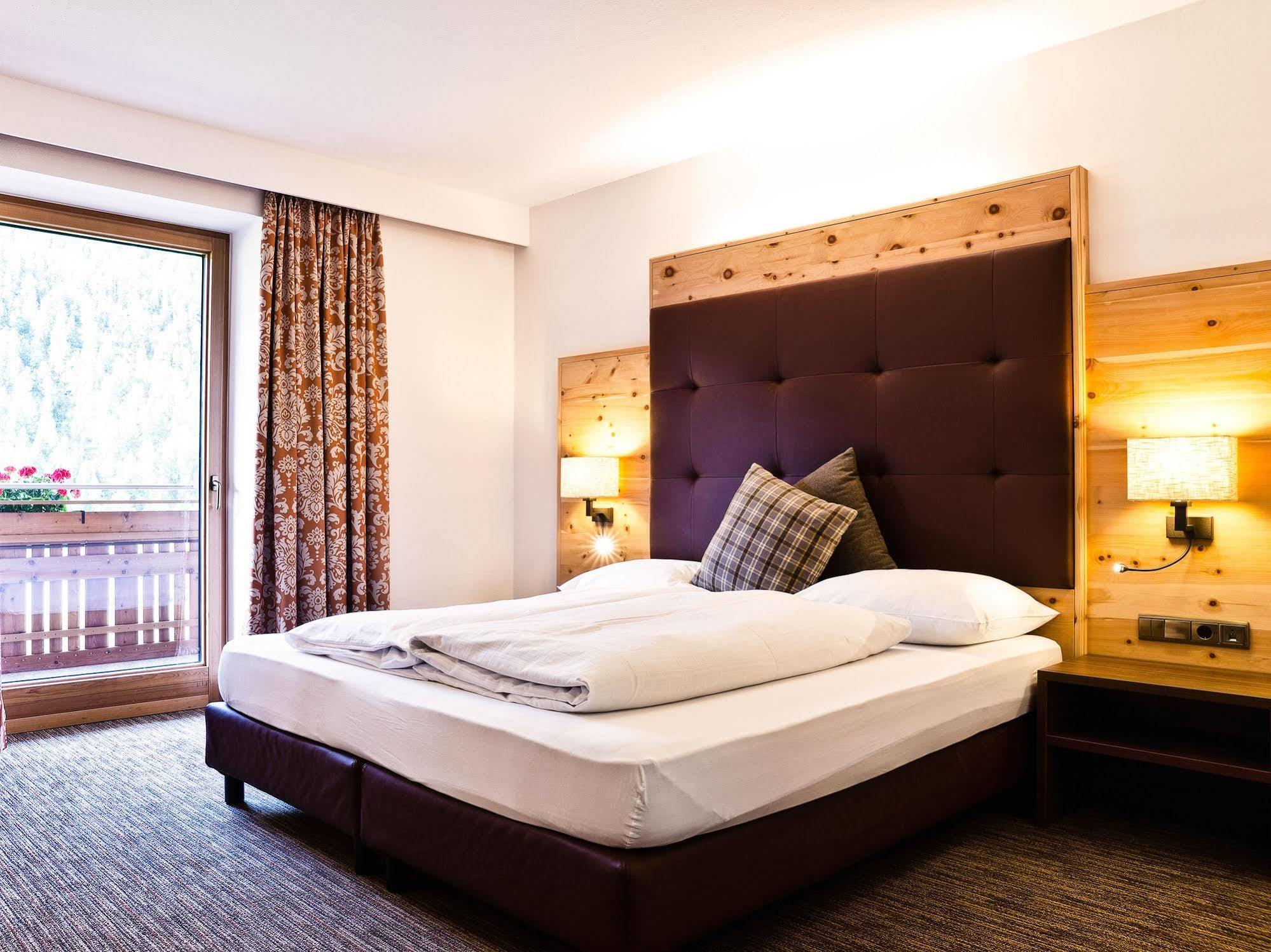 Hotel Cristallo Solda Ngoại thất bức ảnh